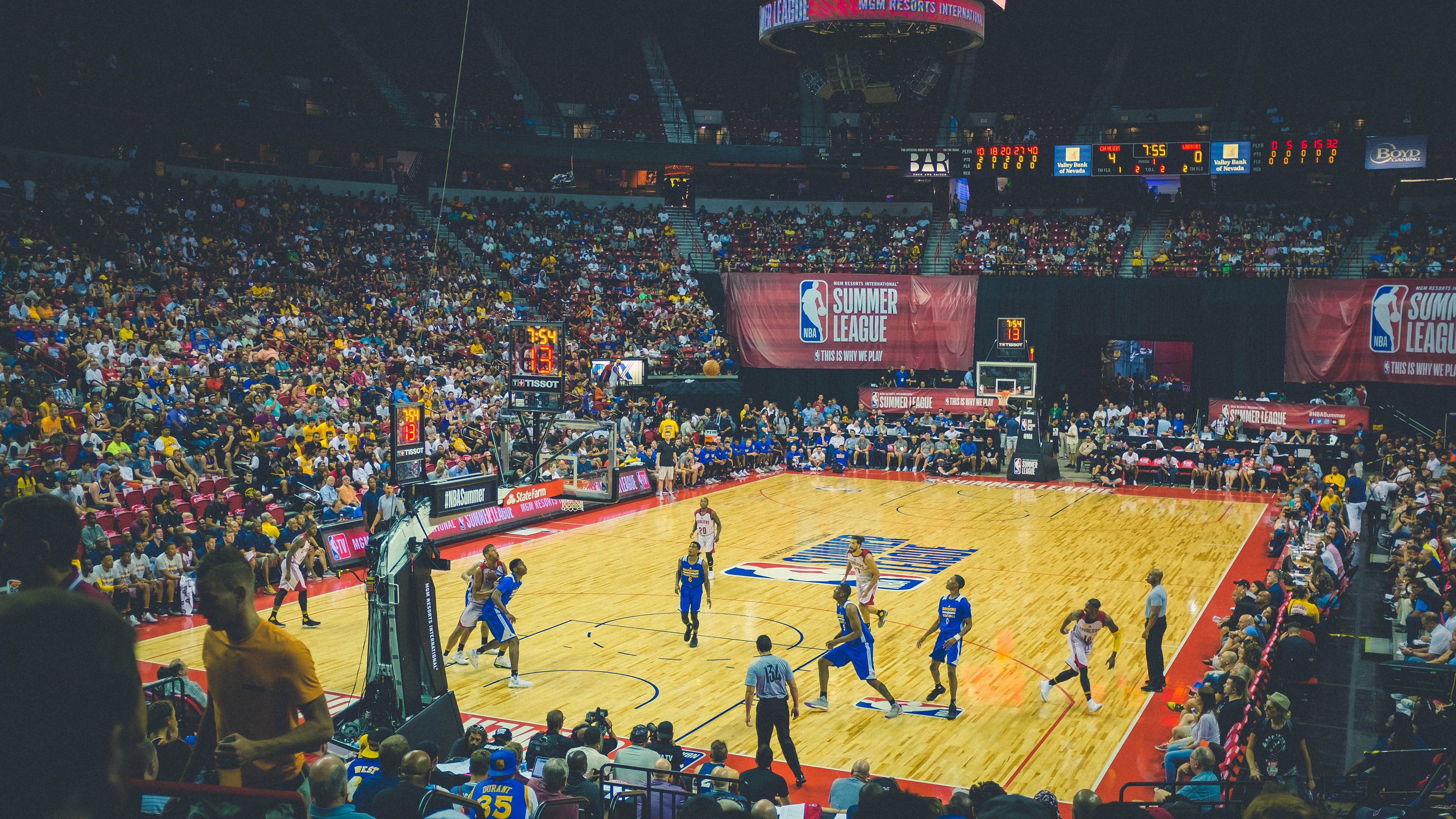 爱游戏娱乐-凯莉·麦基翁展现强大耐力与爆发力，凯莉·麦吉利斯现照