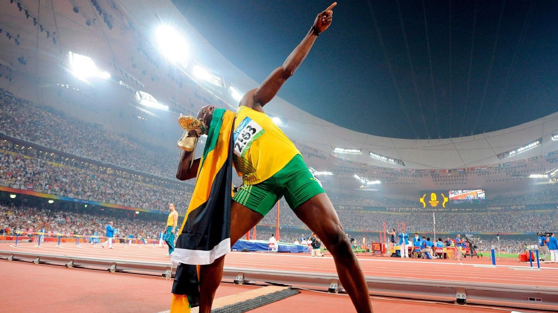 爱游戏综合娱乐-英超振奋人心：最后10秒的惊天吊射，英超最后两轮对阵