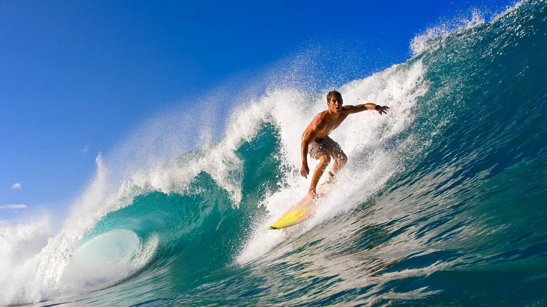 高空极限悬挂摆荡，勇者的速度与勇气比拼，悬挂在高空